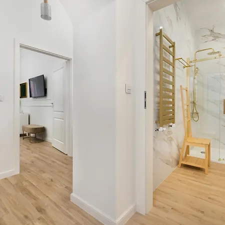 Jednosci Narodowej Stylowy Apartament By Renters فروتسواف