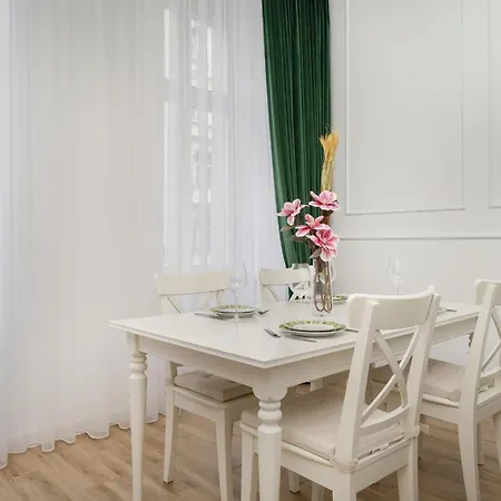 Jednosci Narodowej Stylowy Apartament By Renters *
