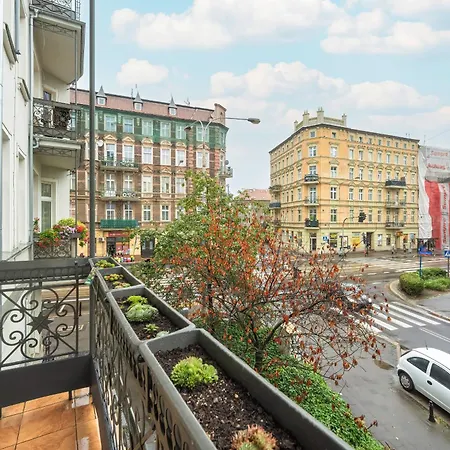 Jednosci Narodowej Stylowy Apartament By Renters شقة