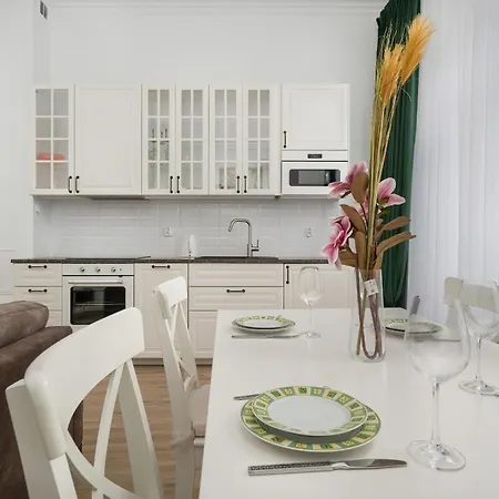 Jednosci Narodowej Stylowy Apartament By Renters شقة *