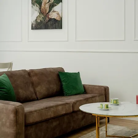 Jednosci Narodowej Stylowy Apartament By Renters شقة